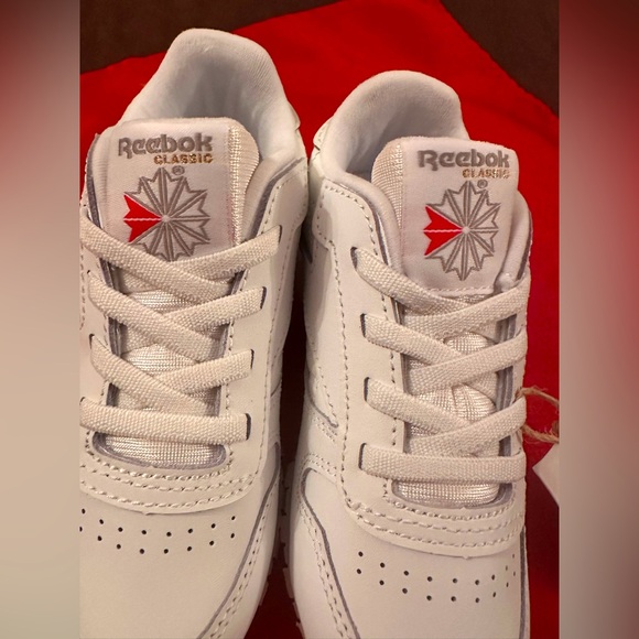 NWT Unisex Classic Reebok Leather Shoes - Toddler, Size 9, White - Picture 7 of 10